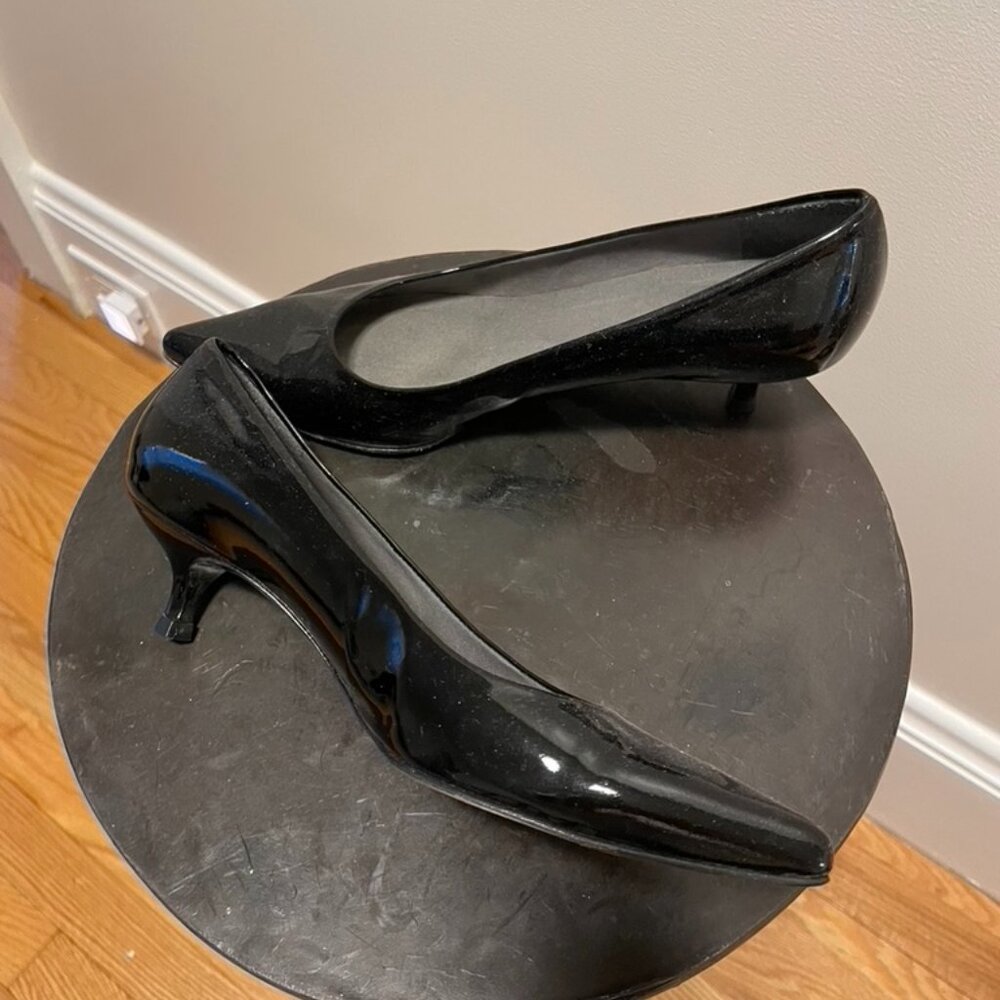Stuart Weitzman patent kitten heels size 6